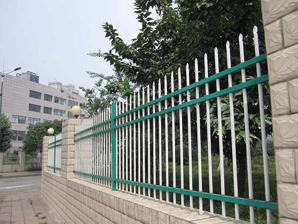 小区锌钢护栏图片2